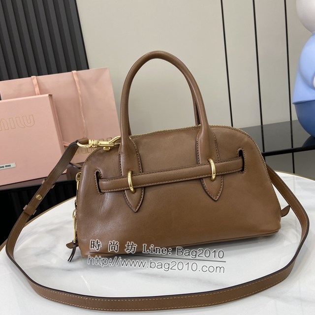miumiu專櫃繆繆最新款爆款保齡球包原廠皮革手提包 jh2346型號：5bb169